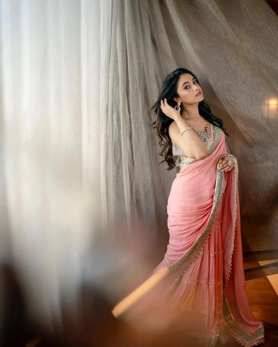 Priyanka Arul Mohan Modern Glam Look in Stylish Saree Pics