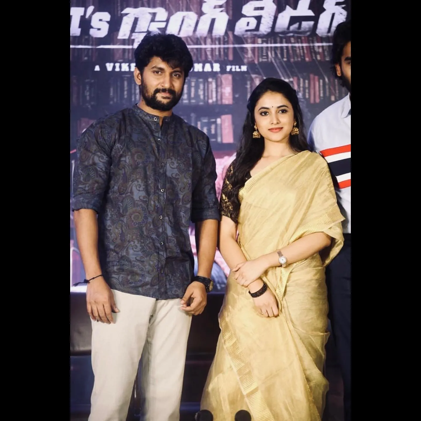 Priyanka Arul Mohan Poses with Nani in Elegant Saree image