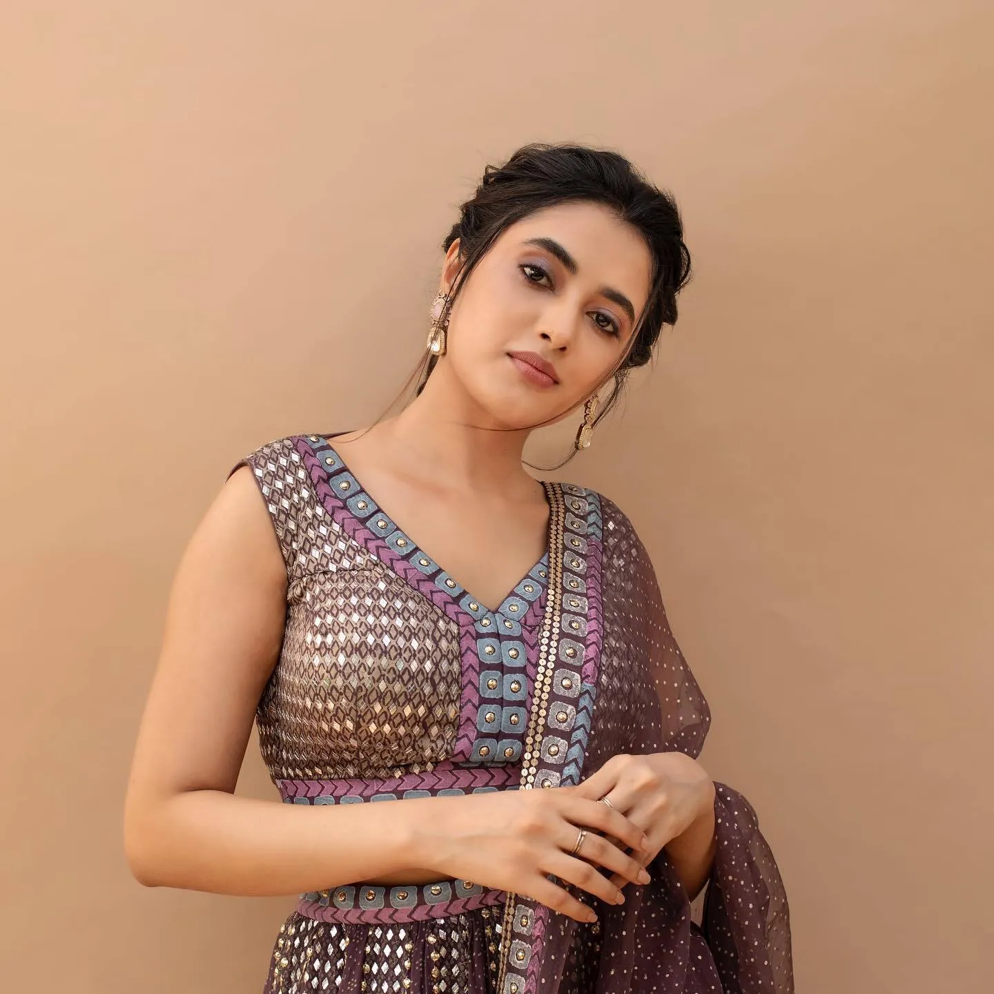 Priyanka Arul Mohan posing confidently in ethnic Outfit