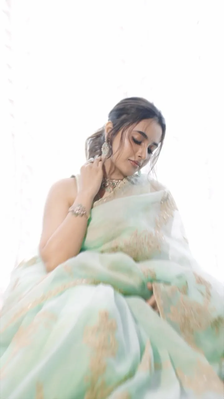 Priyanka Arul Mohan Serene Look in White Pastel Outfit