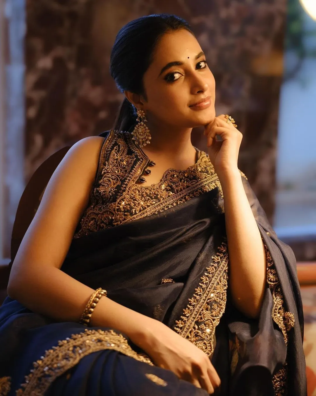 Priyanka Arul Mohan Sitting Gracefully in Black Saree image