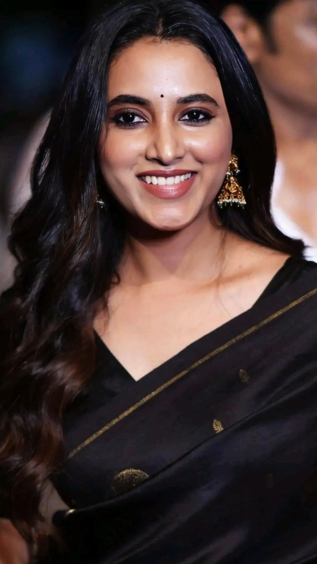 Priyanka Arul Mohan Smiling Brightly in Black Saree image
