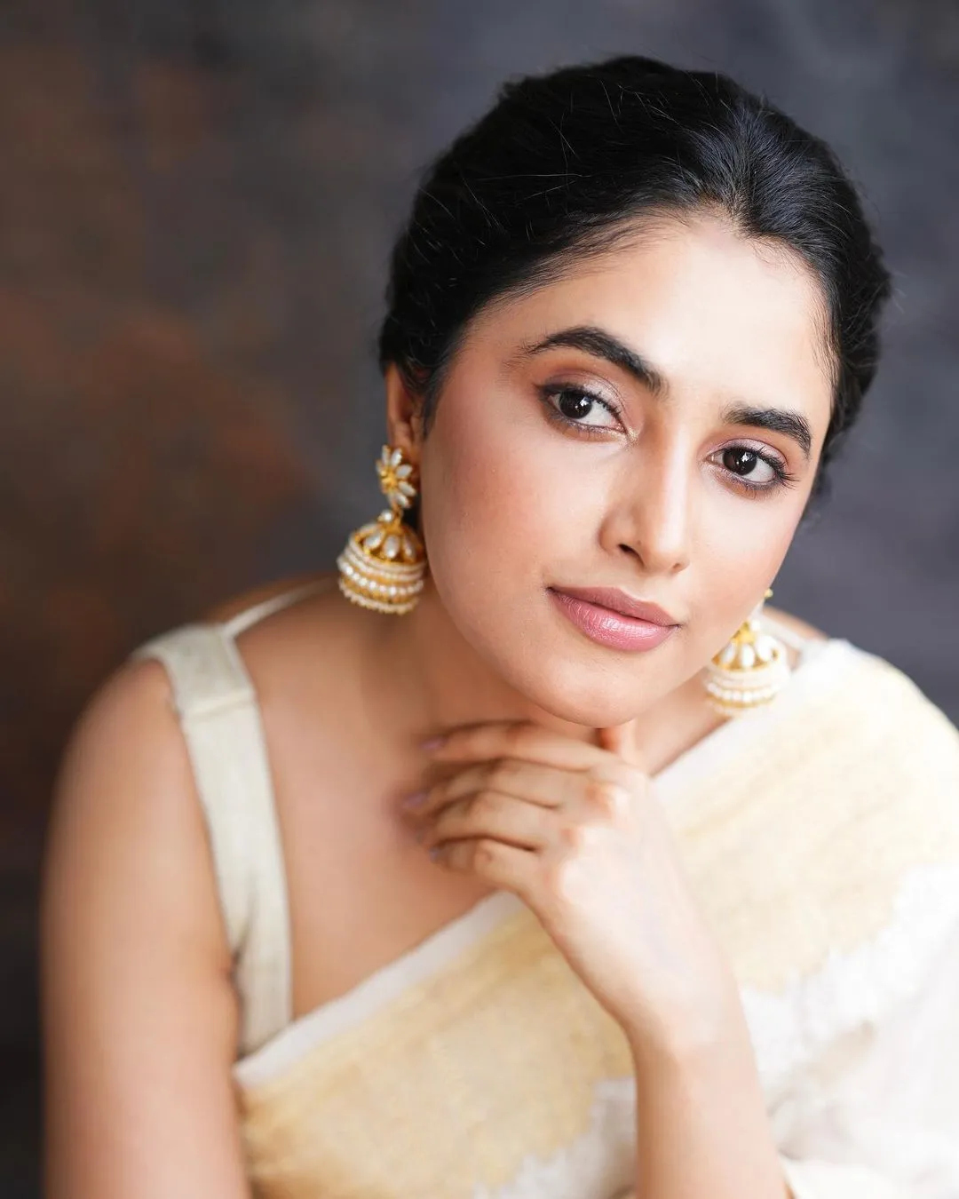 Priyanka Arul Mohan Soft Pose in White Traditional Wear