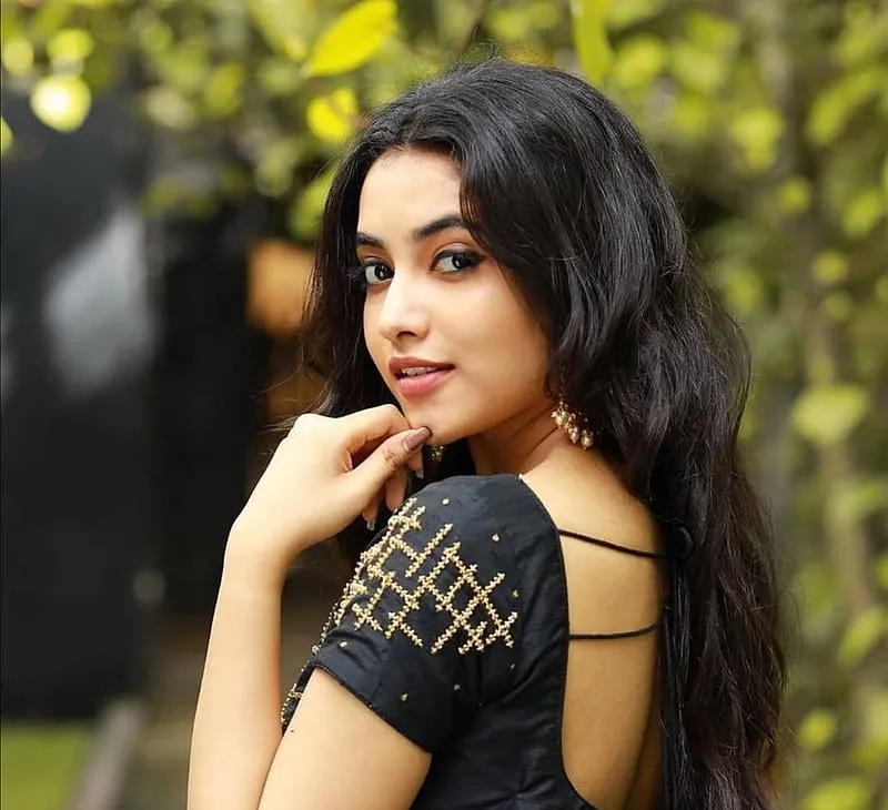 Priyanka Arul Mohan Stylish Black Outfit Outdoor Look HD