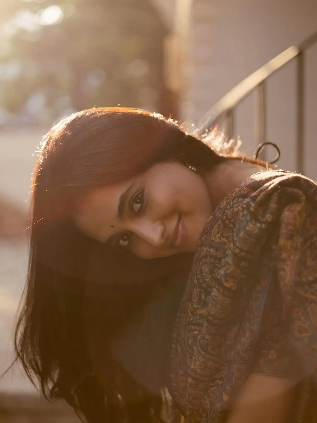Priyanka Arul Mohan Thoughtful Pose in Silk Saree image