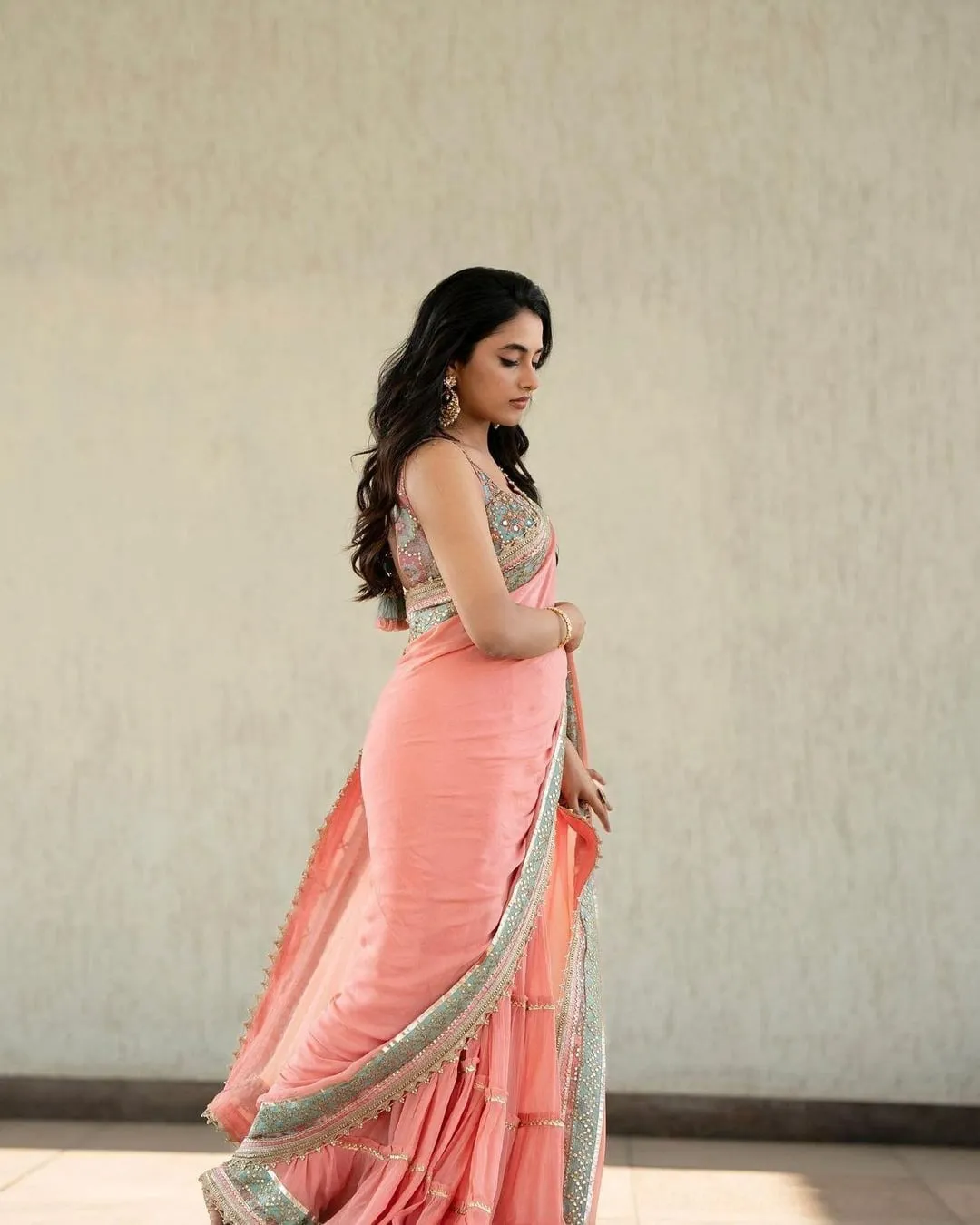 Priyanka Arul Mohan Walking Gracefully in Peach Saree image
