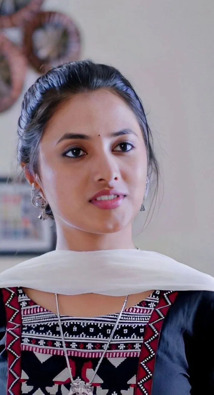 Priyanka Arul Mohan Wearing Black and White Wear Wallpaper