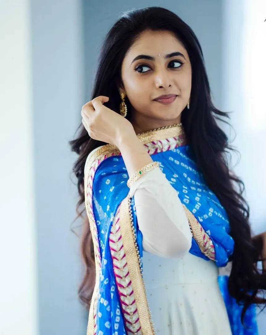 Priyanka in blue ethnic dress with Beautiful pose Wallpaper