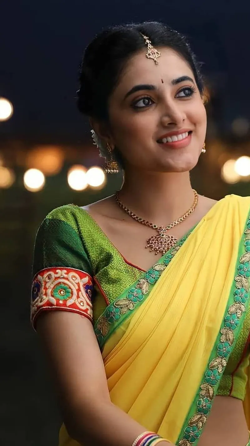 Priyanka in green and yellow saree with joyful look HD