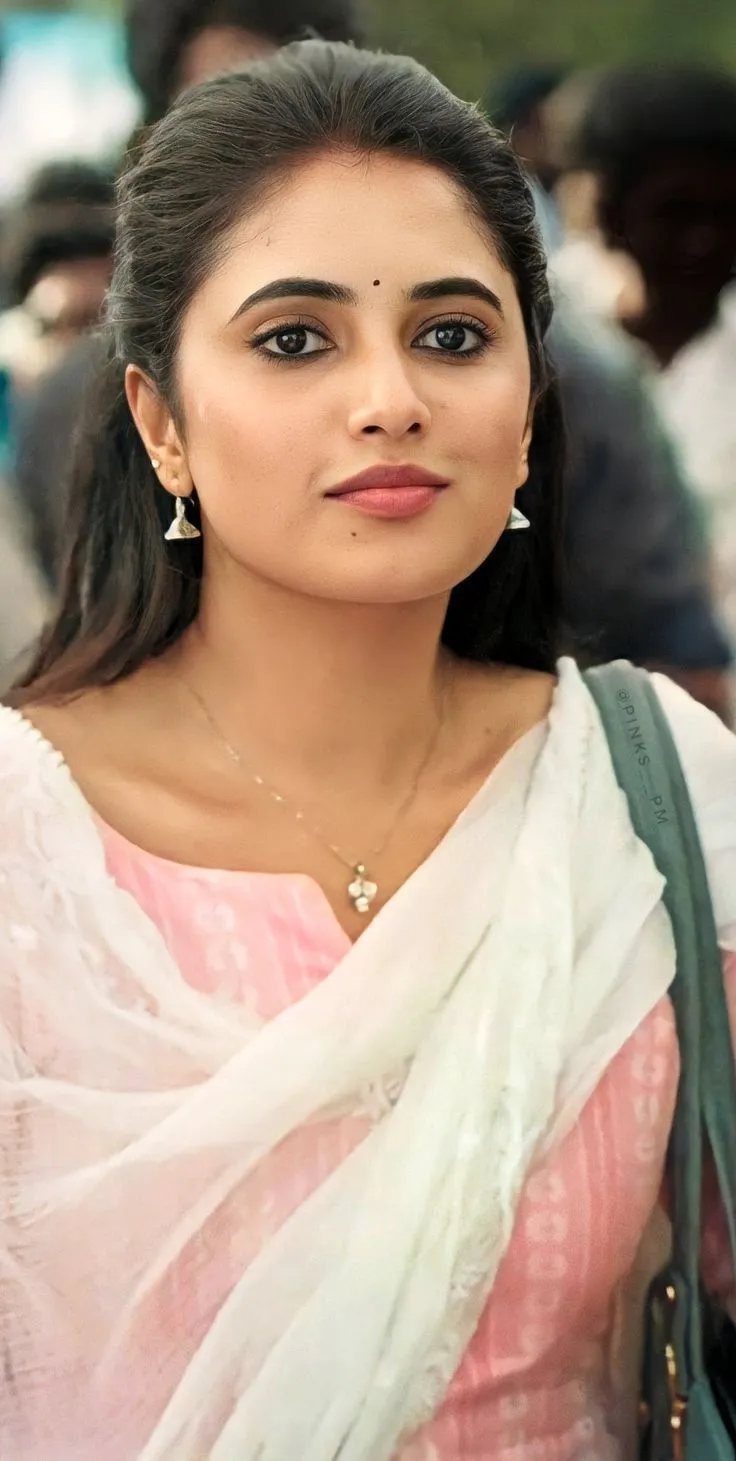 Priyanka in pastel pink saree with neutral background