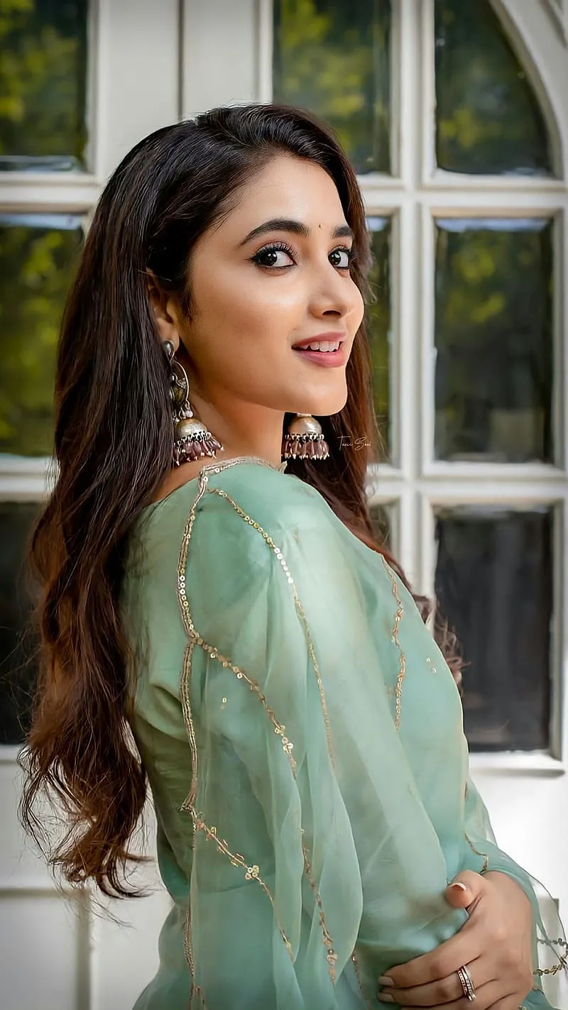 Priyanka in soft green ethnic wear with side pose Wallpaper