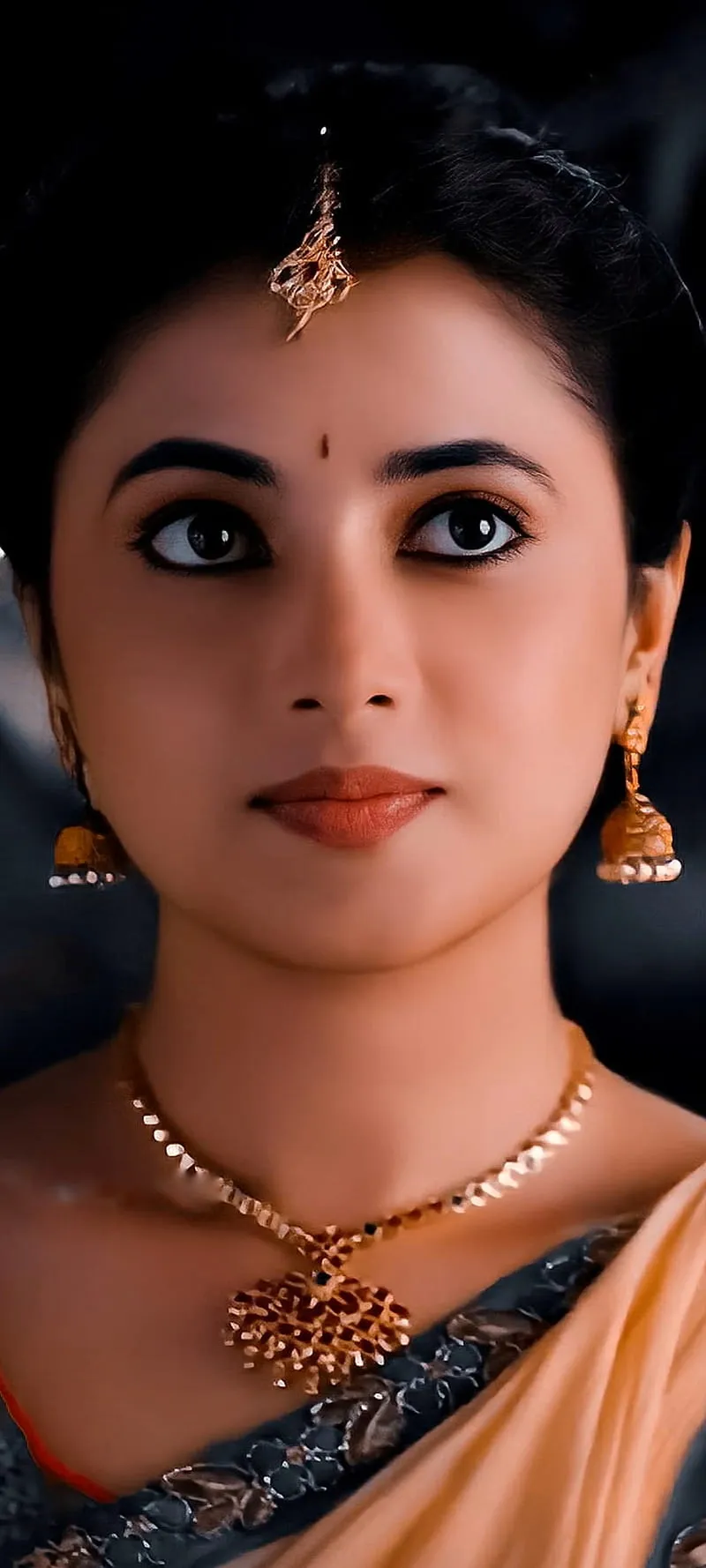 Priyanka in traditional look with dark background Wallpaper