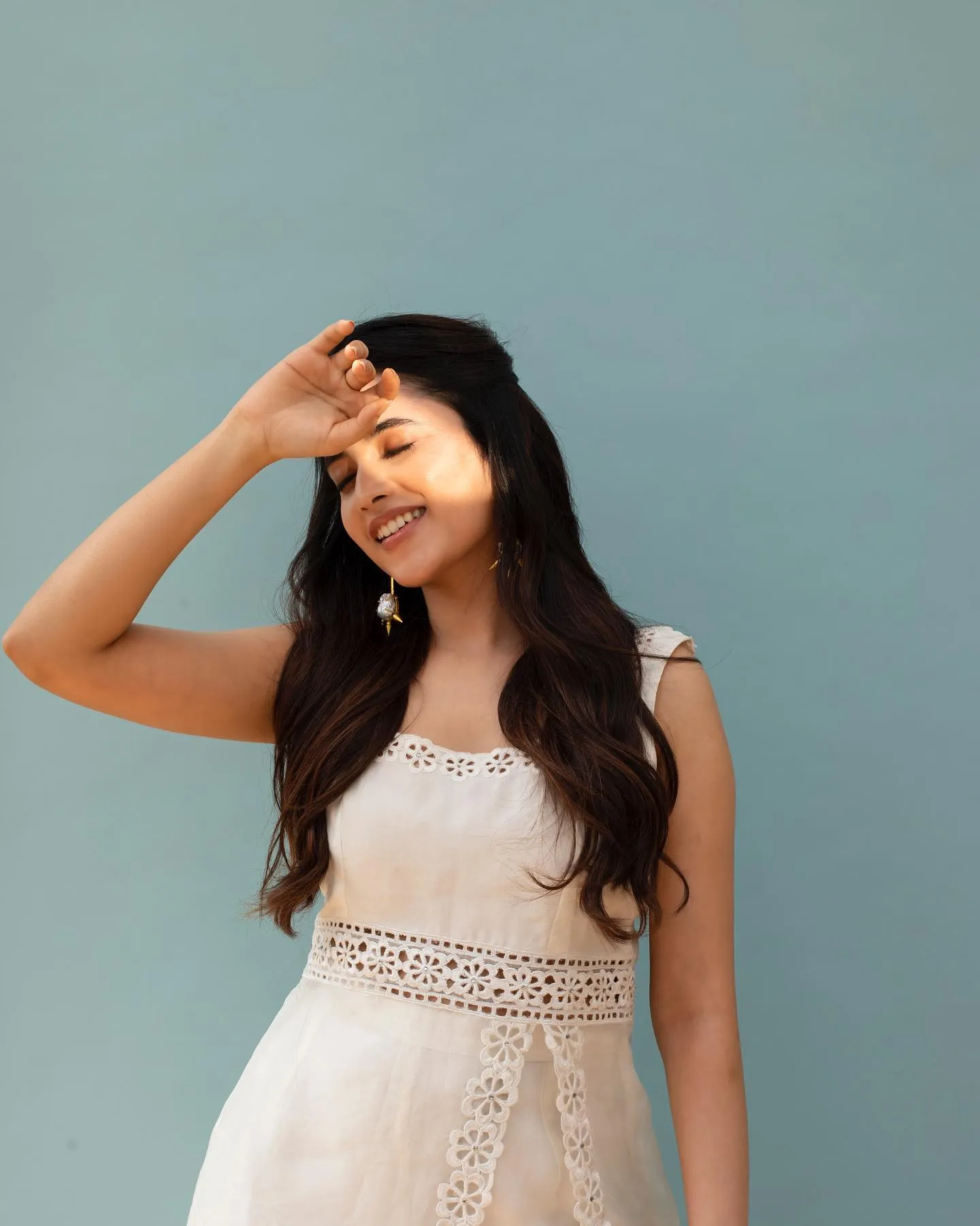 Priyanka in white dress hand on forehead HD Wallpaper