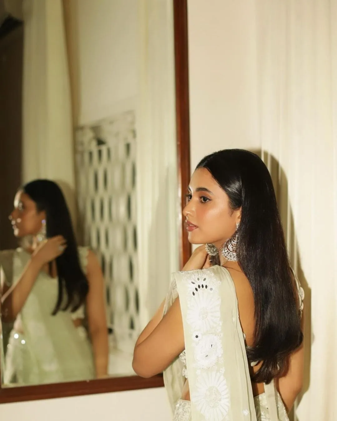 Priyanka looking into mirror in white ethnic outfit image