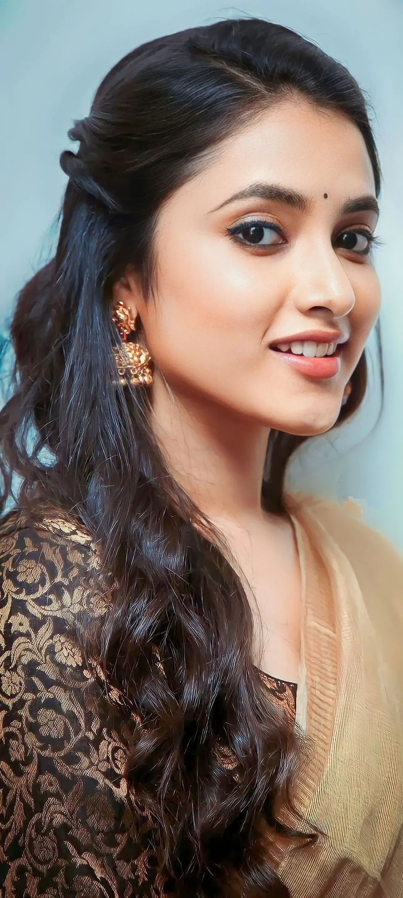 Priyanka Mohan in a Golden Saree in a Side Pose Wallpaper