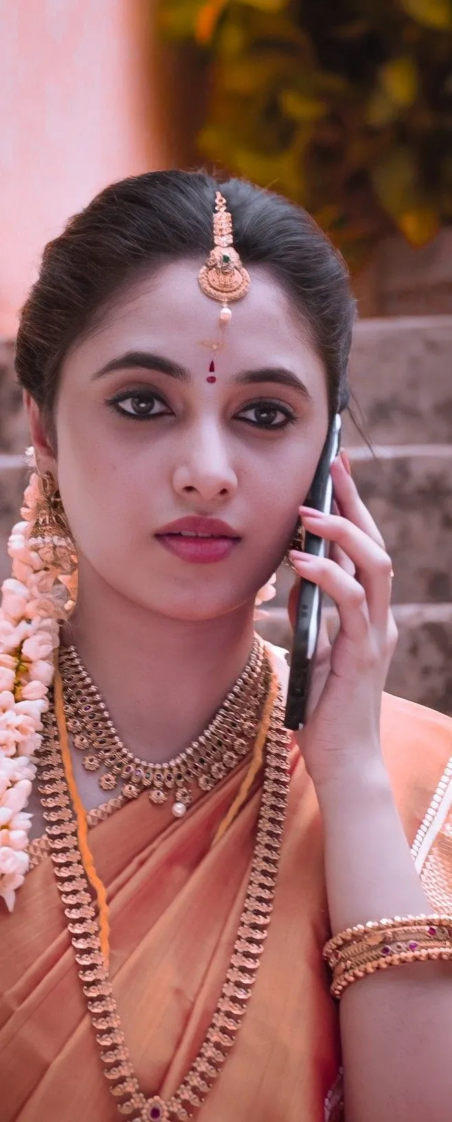 Priyanka Mohan in a Saree Holding a Mobile Phone Wallpaper