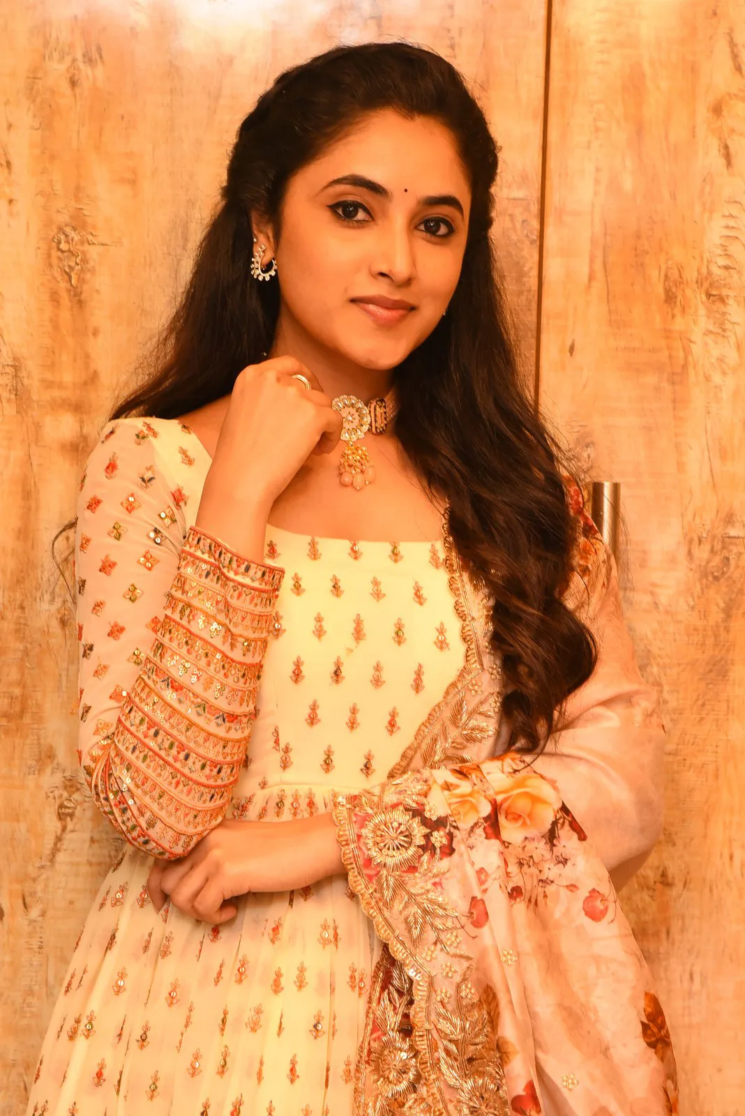 Priyanka Mohan with Her Hand on Her Necklace Free Wallpaper