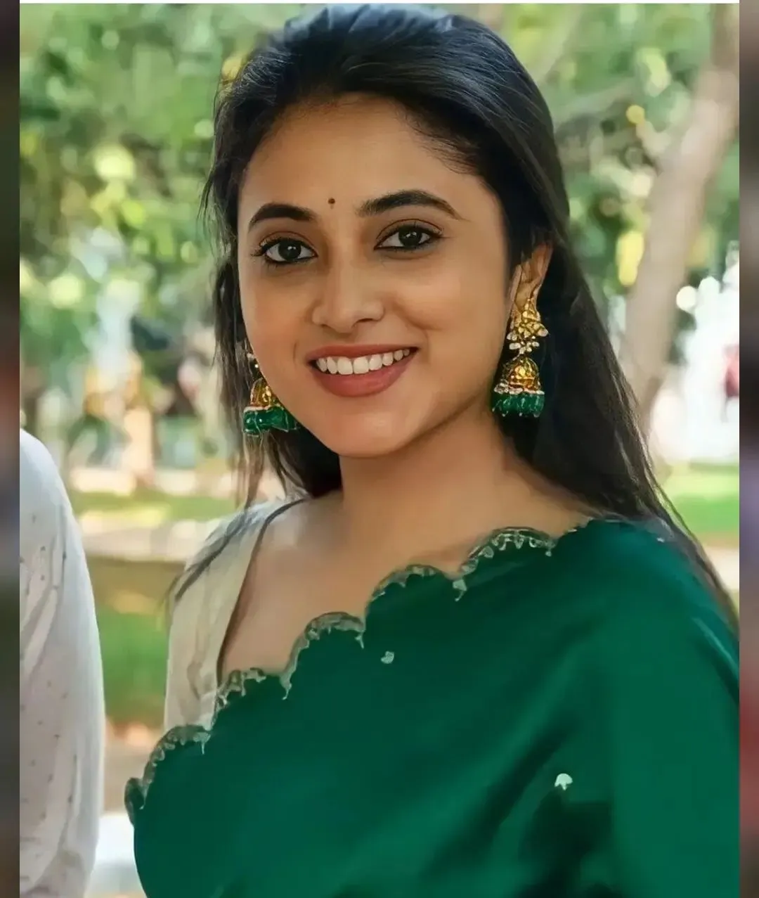 Priyanka smiling in green outfit outside HD Wallpaper