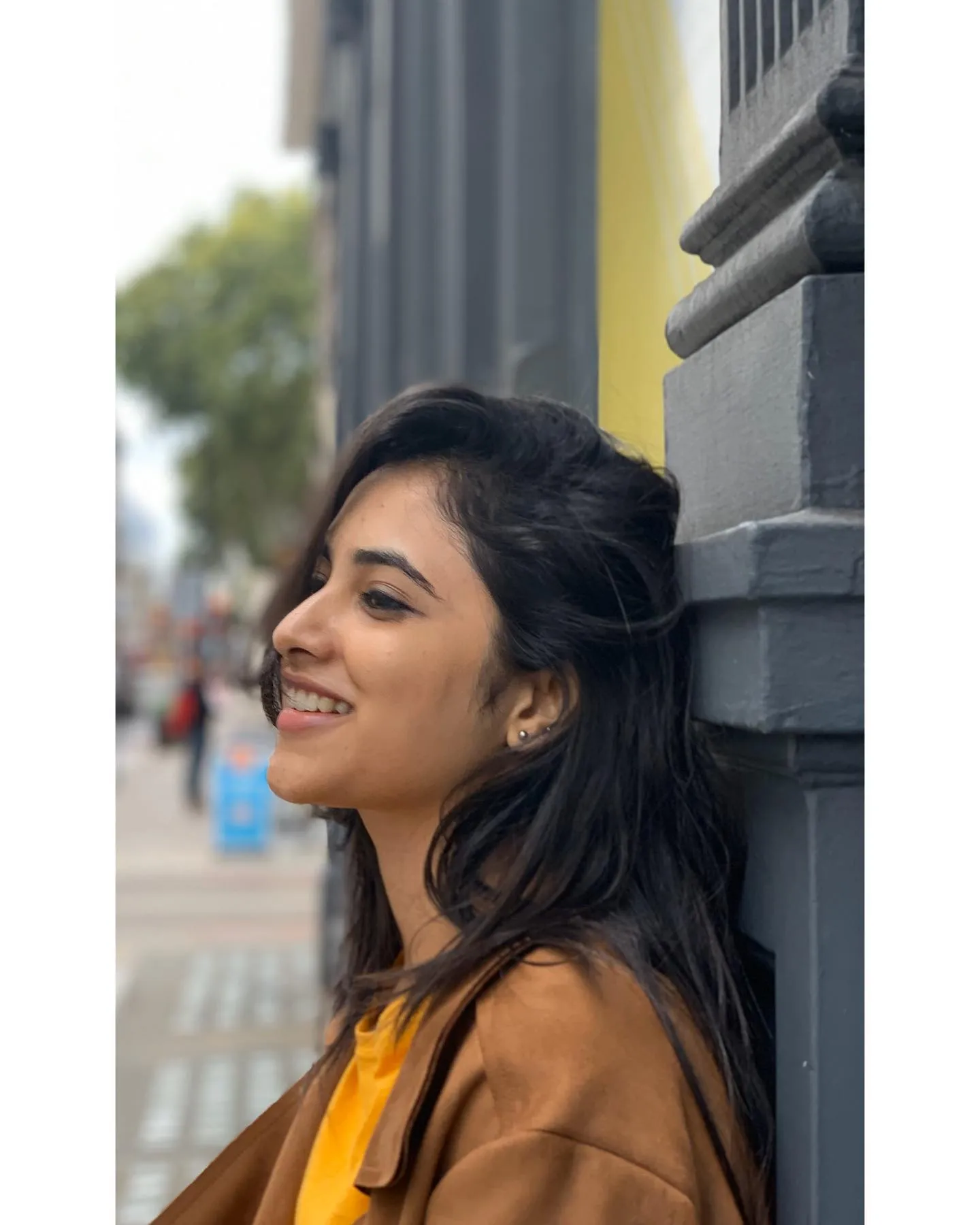 Priyanka smiling outside in yellow ethnic dress Wallpaper