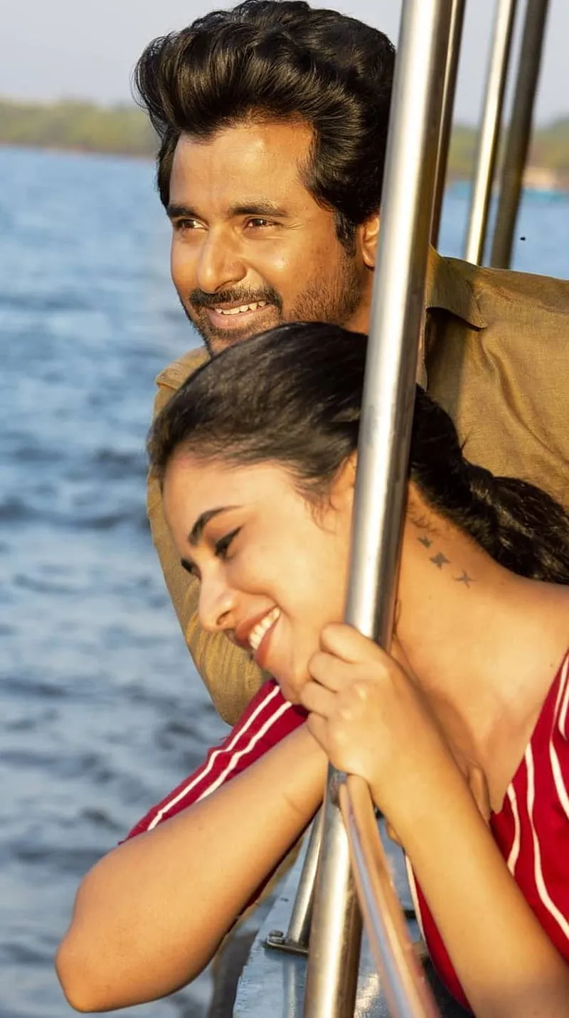 Romantic moment captured with Priyanka Arul Mohan Wallpaper