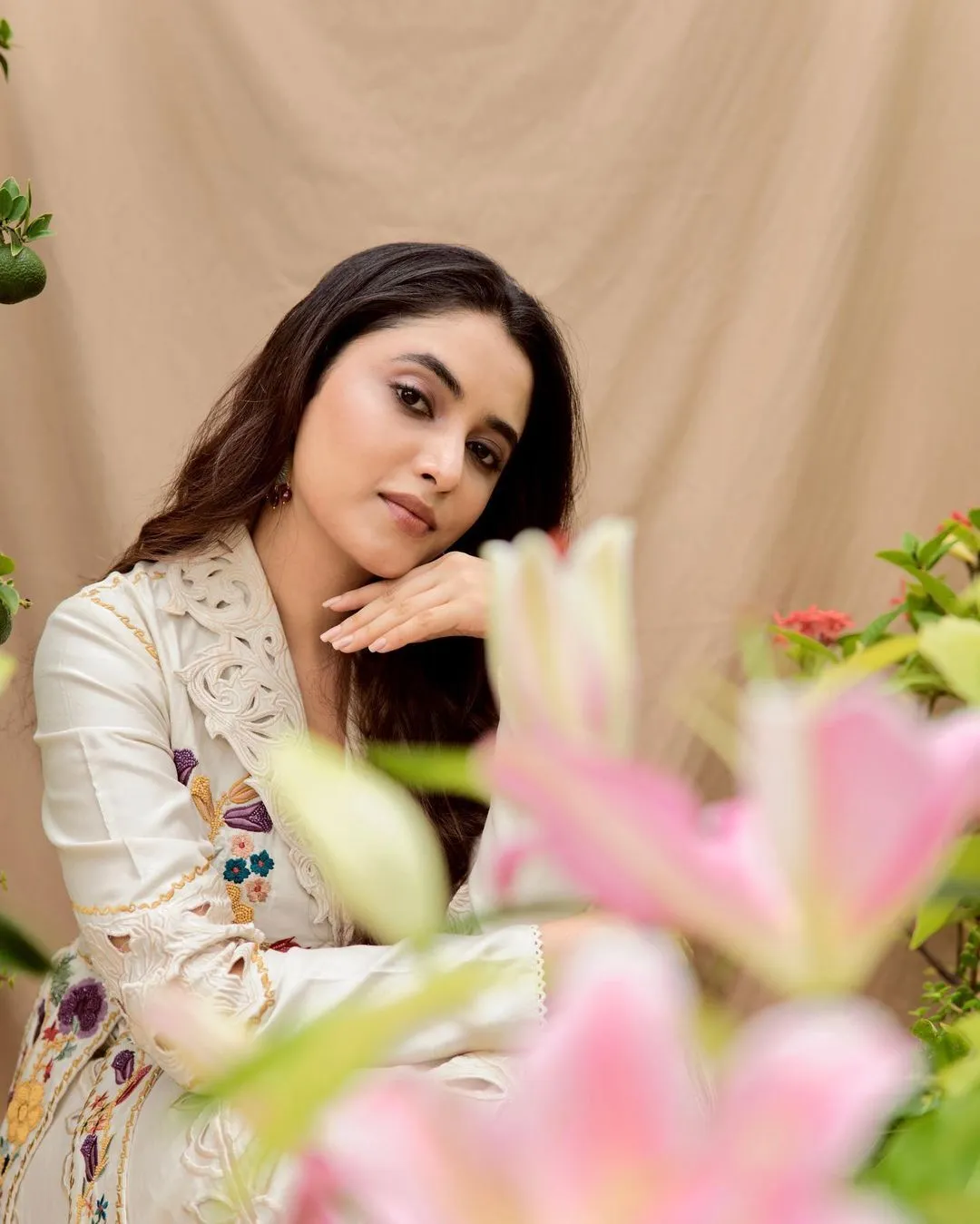 Soft floral background with Priyanka in cream outfit image