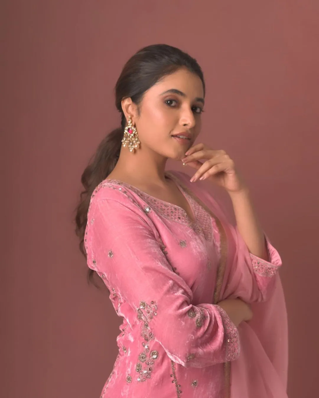 Soft Pink Traditional Look of Priyanka Arul Mohan Wallpaper
