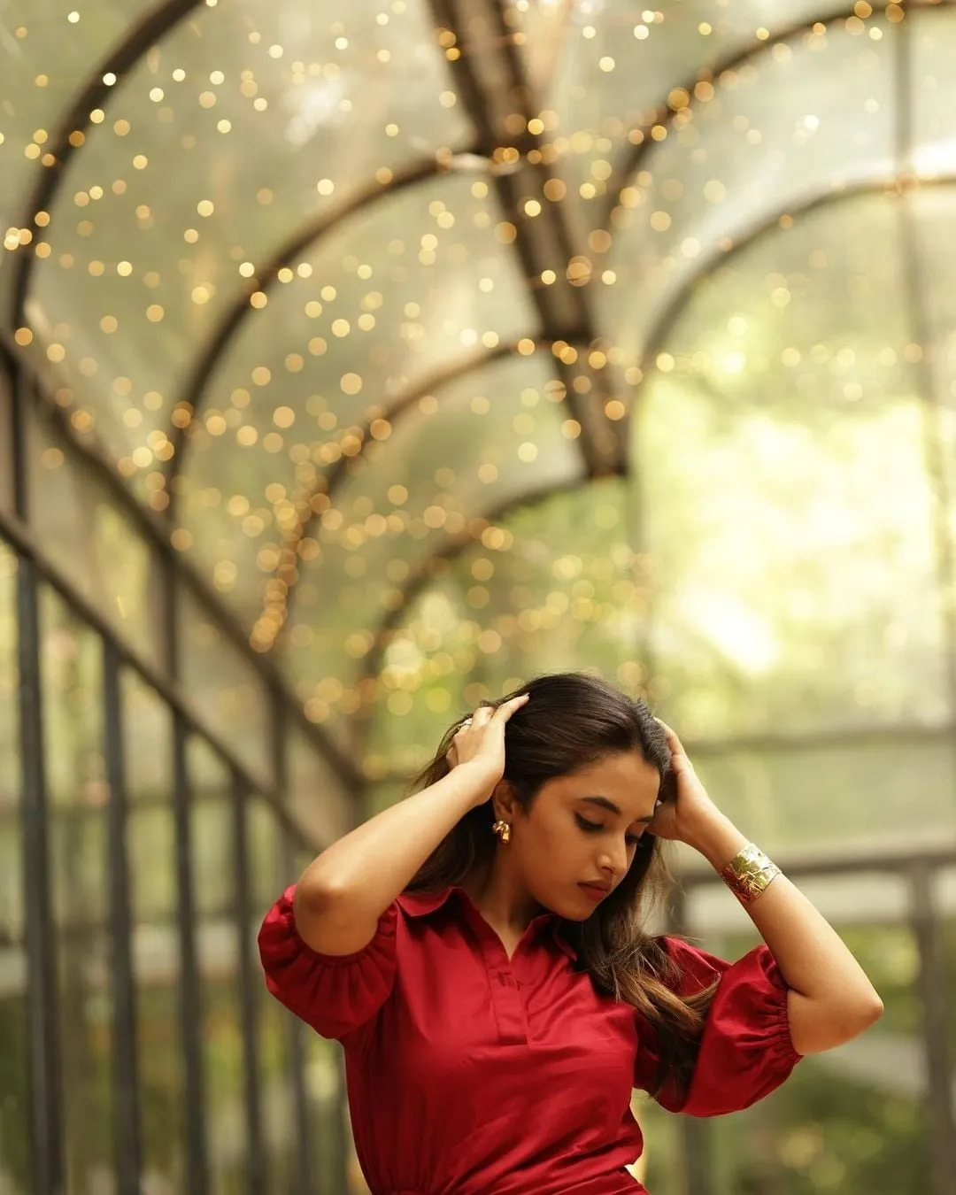 Stylish Priyanka Arul Mohan Adjusting Hair Under Light HD