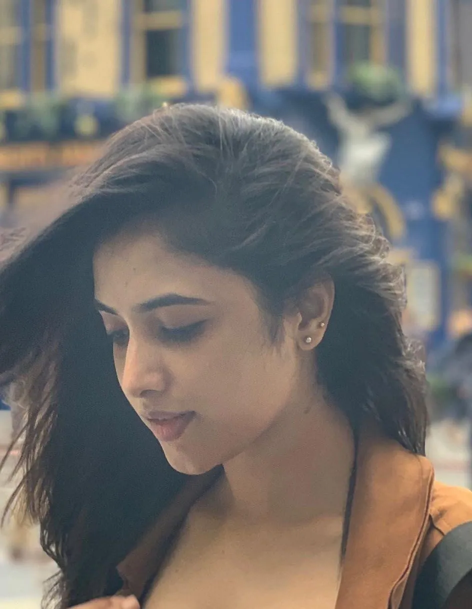 Windblown Hair Look of Priyanka Arul Mohan HD Wallpaper