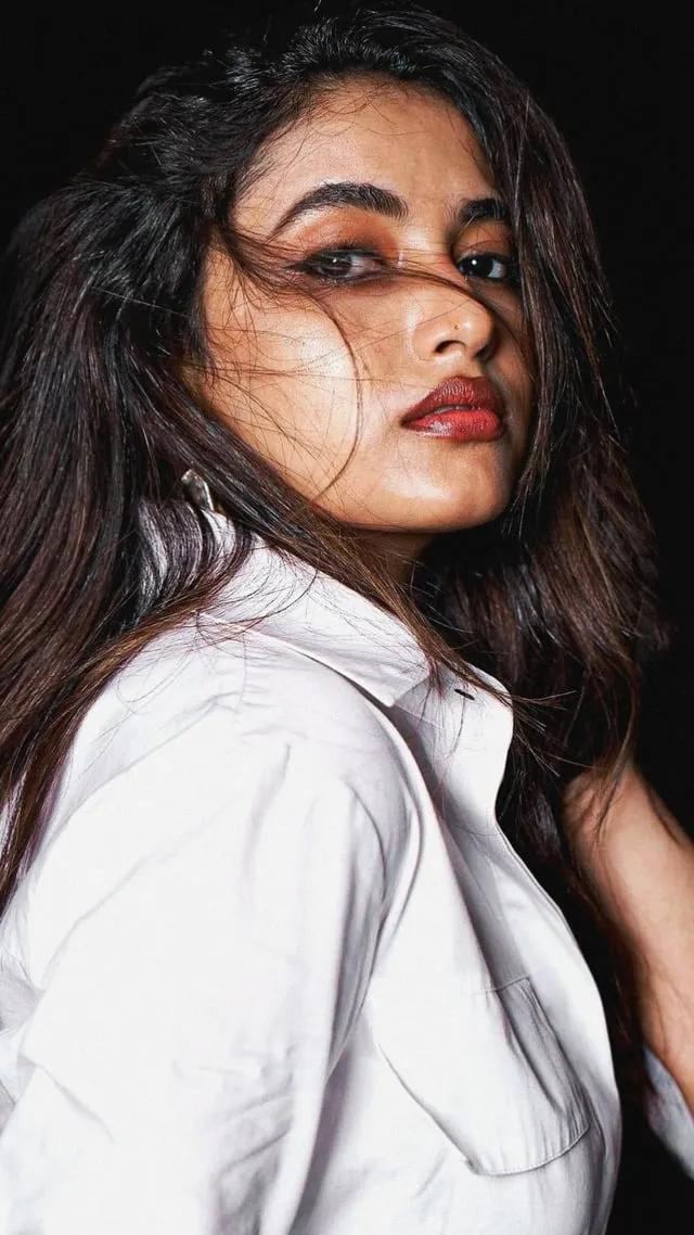 Windblown Hair Look of Priyanka Arul Mohan with Fierce Pose