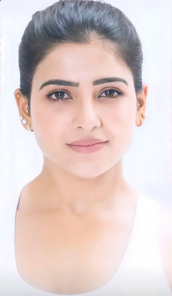 Samantha Glowing Skin in White Dress