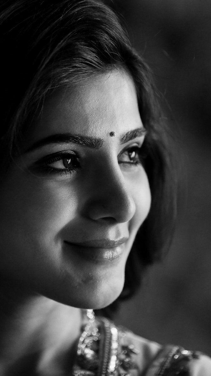 Samantha Hd Photos in Black and white