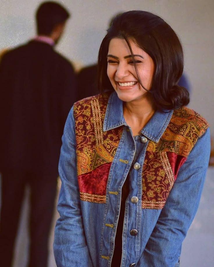 Samantha Smiling With Eyes Closed Hd Wallpaper