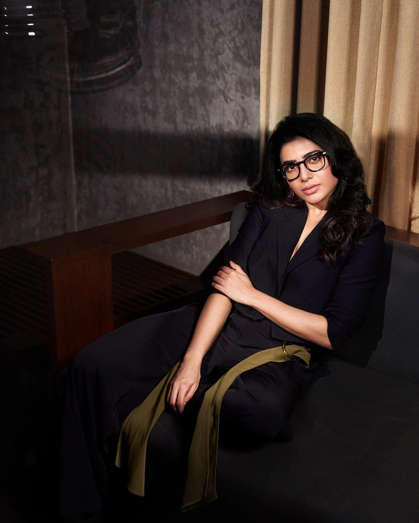 Samantha Black Shirt Hd Wallpaper