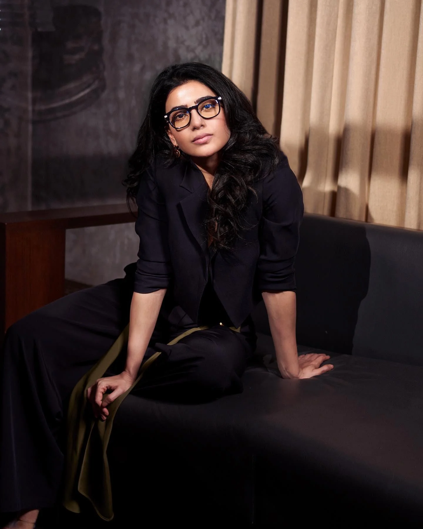 Samantha in Black Shirt Hd Wallpaper