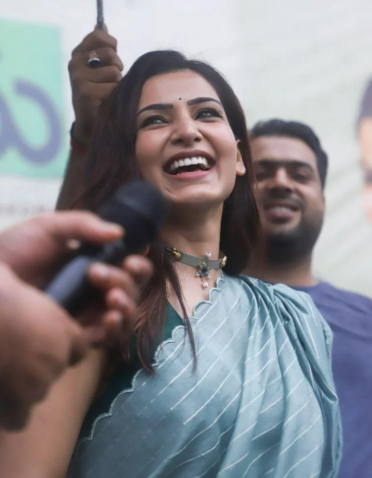 Samantha in Press Meet Hd Photo