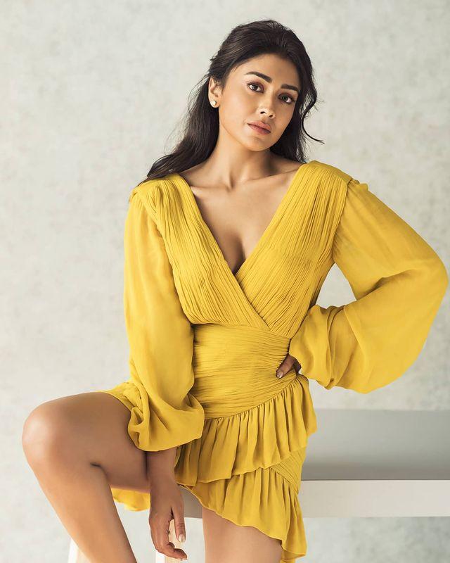 Actress Shriya Hot still Hd Wallpaper