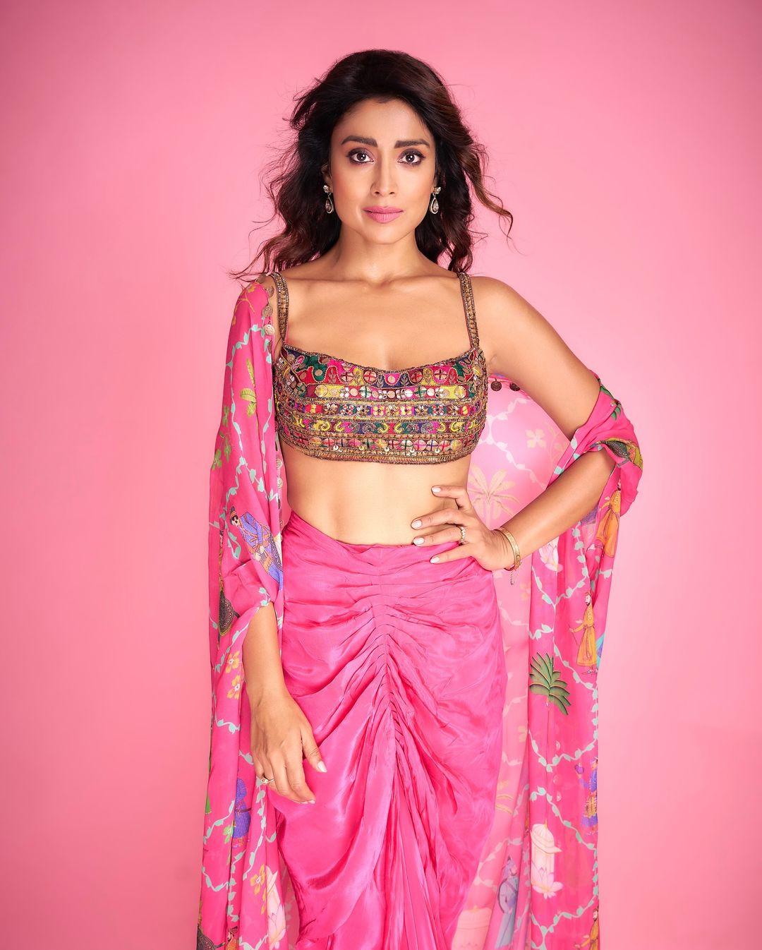 Shreya Saran Elegant Pink Saree With Printed Duppata