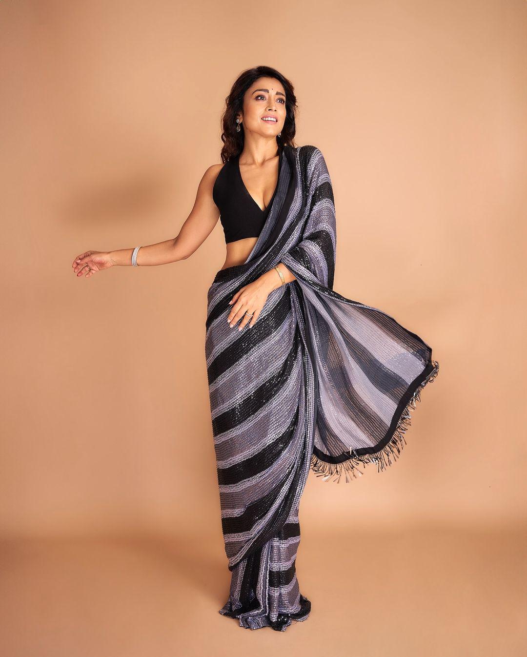 Shriya Hot in Black Saree Hd Photo