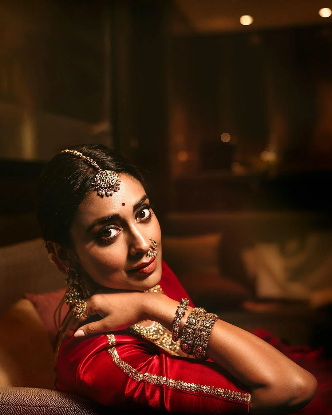 Actress Shreya saran Traditional Look Wallpaper