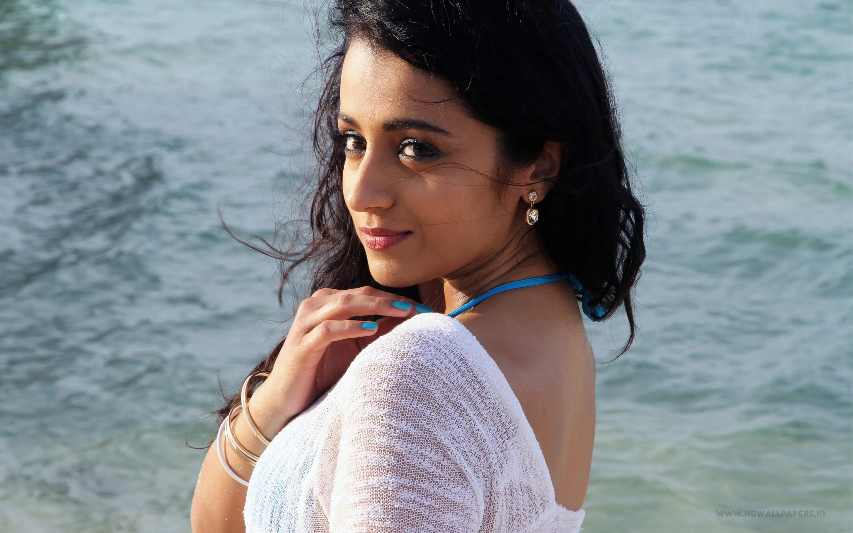 Trisha krishnan Beach Look Hd Wallpaper