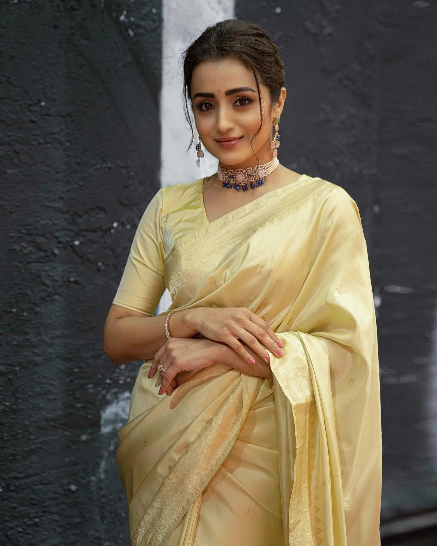 Trisha Krishnan in a traditional cream silk saree Hd Images
