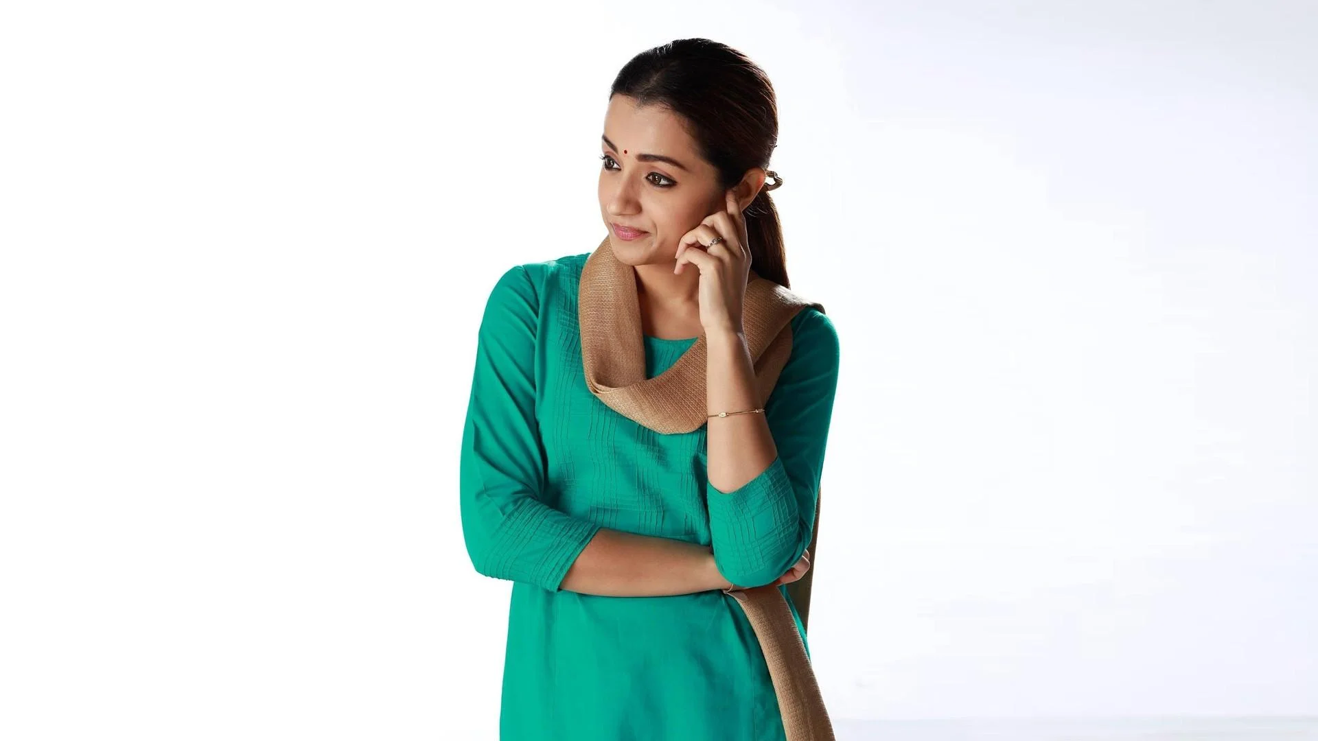 Trisha Krishnan in Green Churdiar Hd Wallpaper