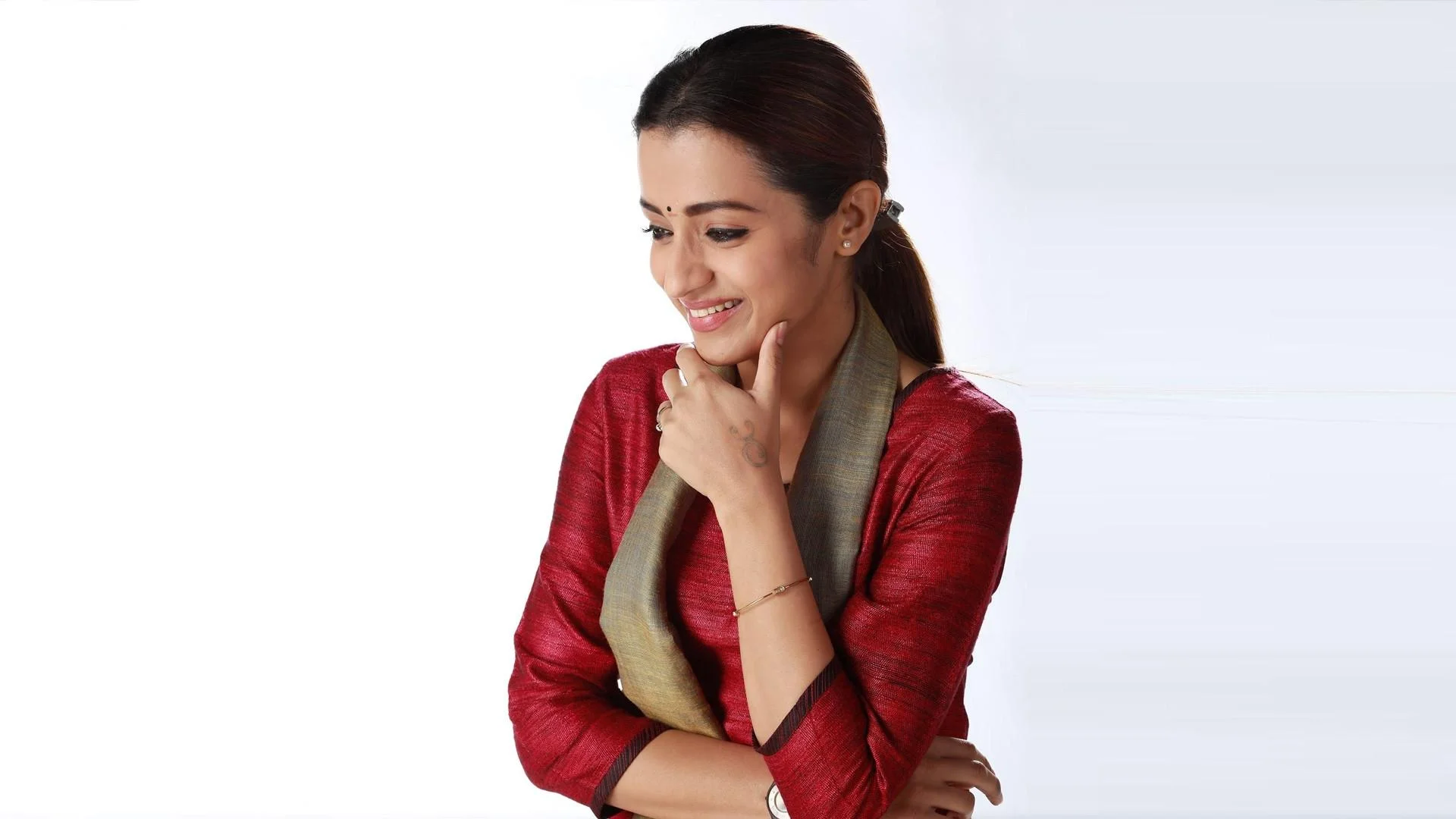 Trisha Krishnan in Red Churidar Hd Wallpaper