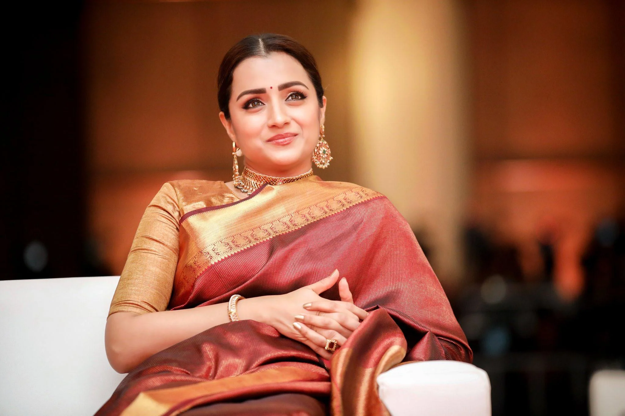 Trisha Krishnan in Traditional Silk Saree Wallpaper
