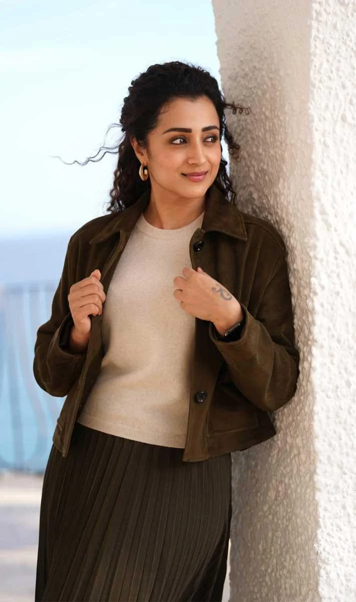 Trisha Krishnan Looks Cute HD wallpaper