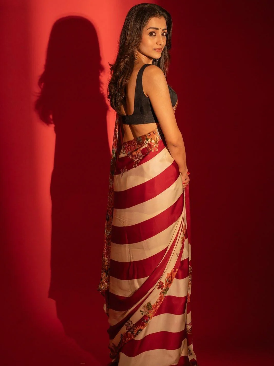 Trisha Krishnan Radiates Grace in Red Ethnic Saree
