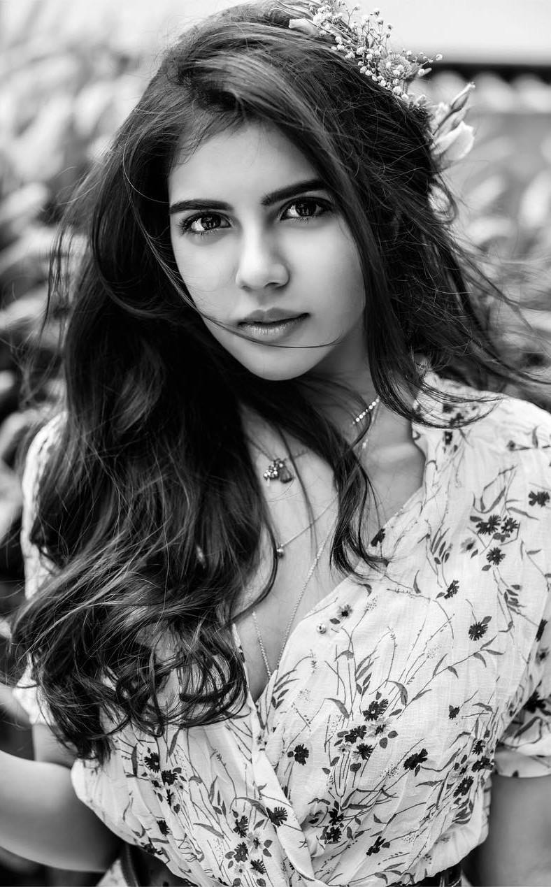 Black and White Tone of Kalyani Priyadarshan Wallpaper