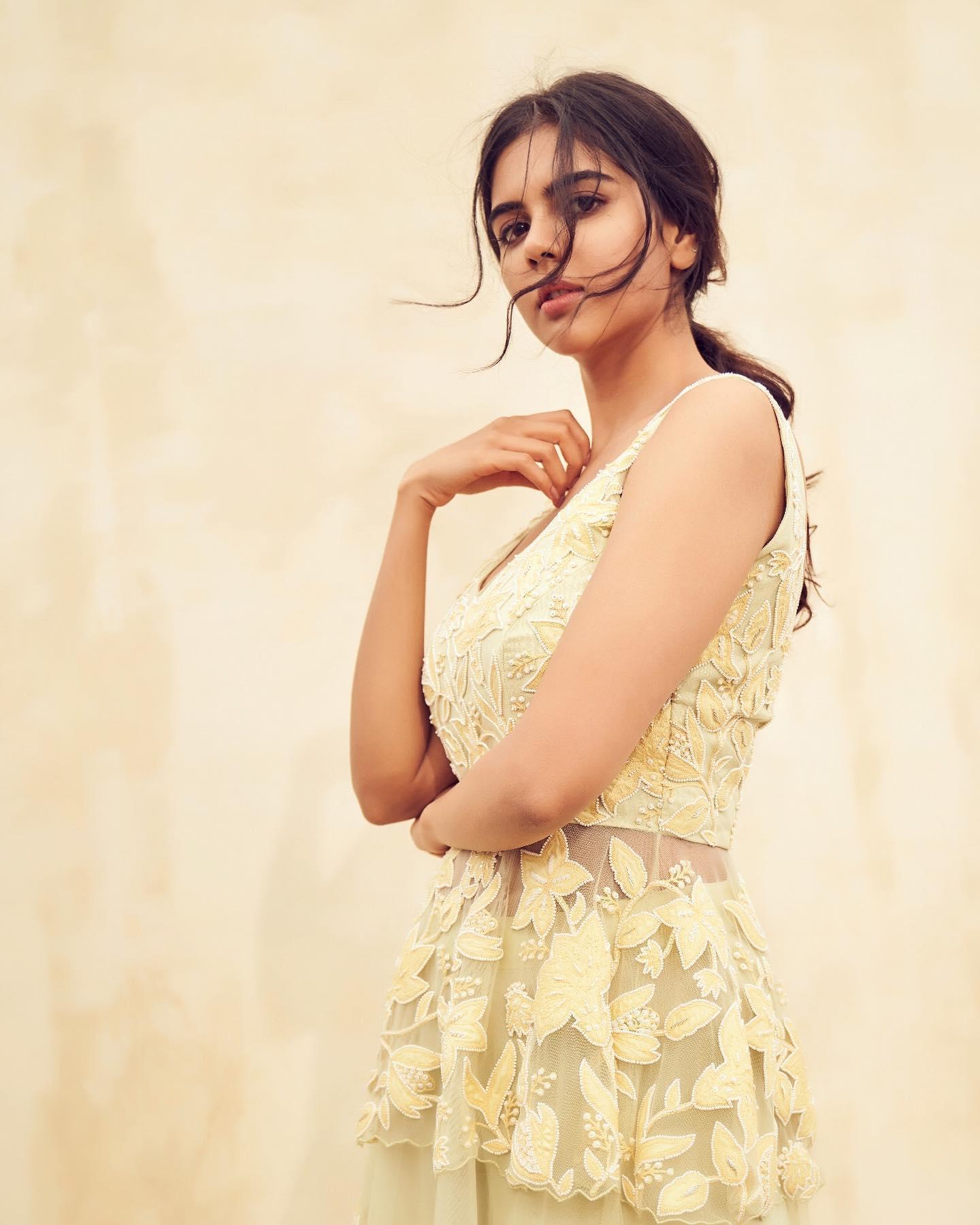 Cream Ethnic Dress Look by Kalyani Priyadarshan Wallpaper