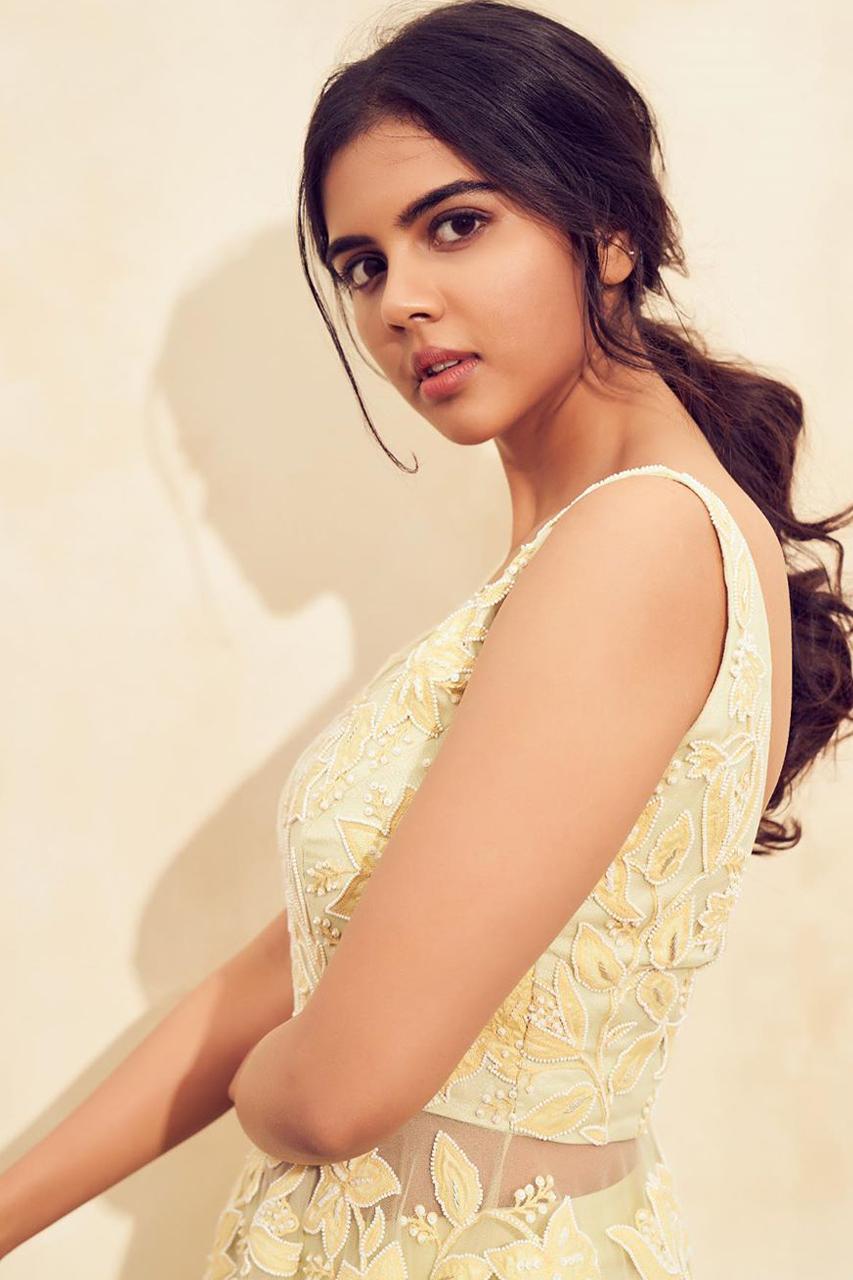 Download HD Wallpaper of Priyadarshan in Yellow Dress