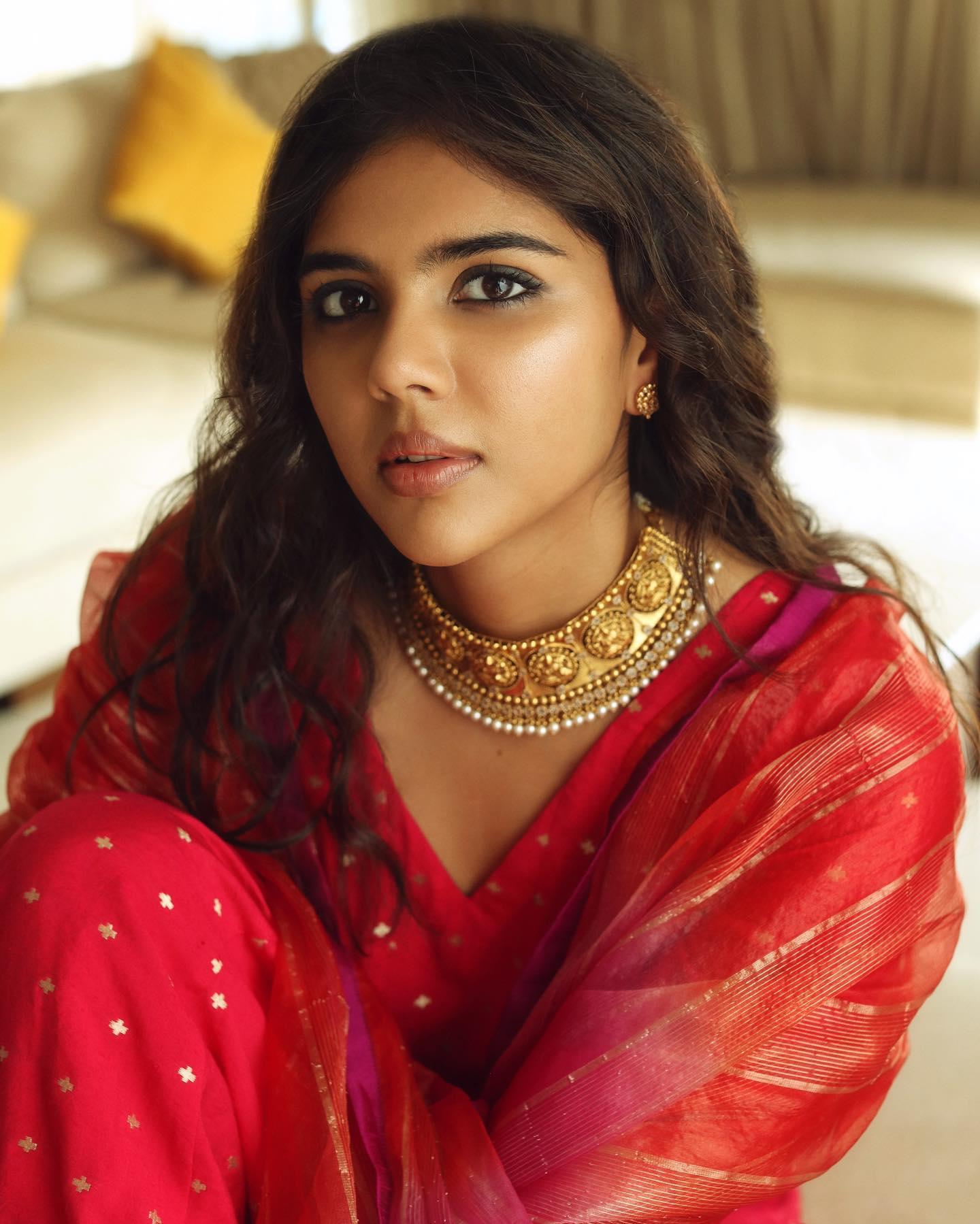 Festival Wallpaper of Priyadarshan in Red Traditional Dress